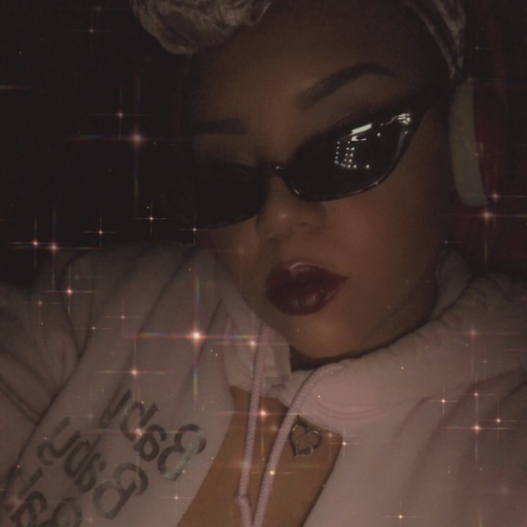 Meet your Posher, Clarissa - Picture 2 of 5